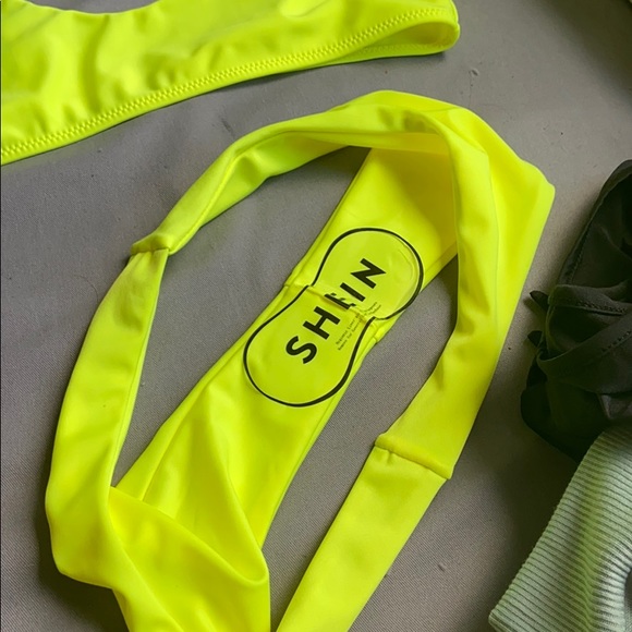 Neon bikini - Picture 2 of 3